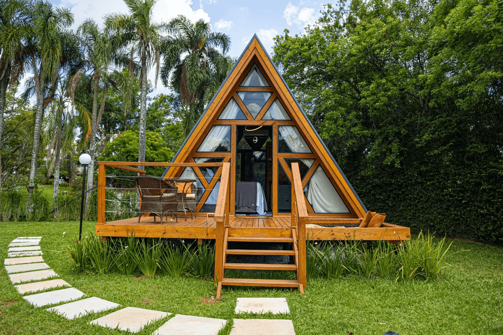 Cabana A-Frame em meio à natureza